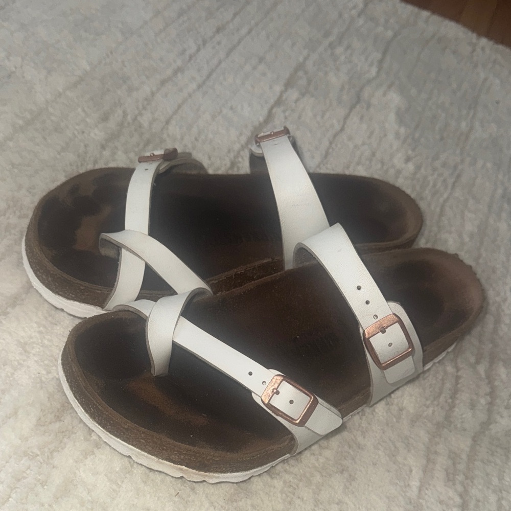 White and rose gold Birkenstock’s